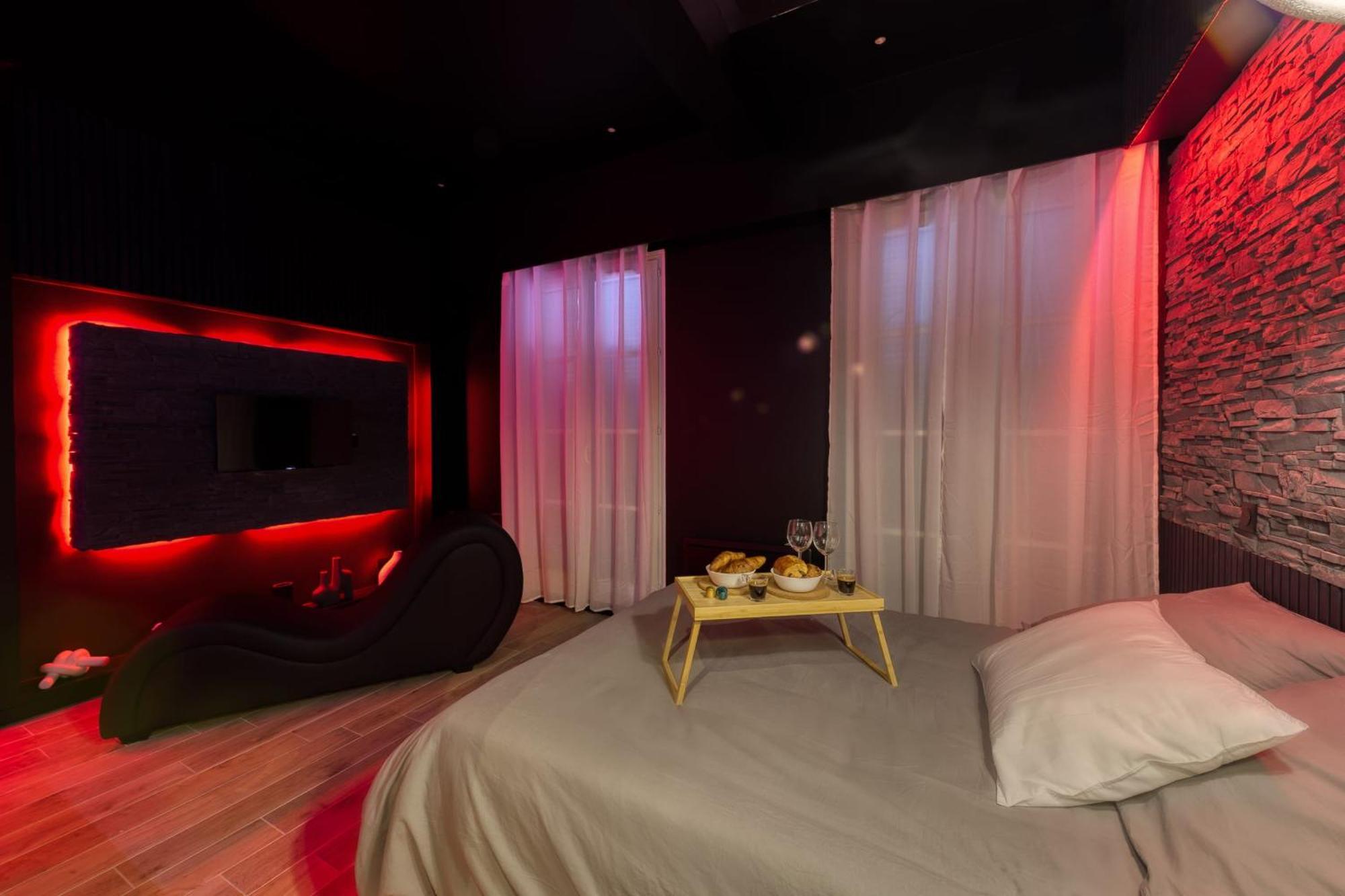 Suite Deluxe - Jacuzzi Melun Exterior foto