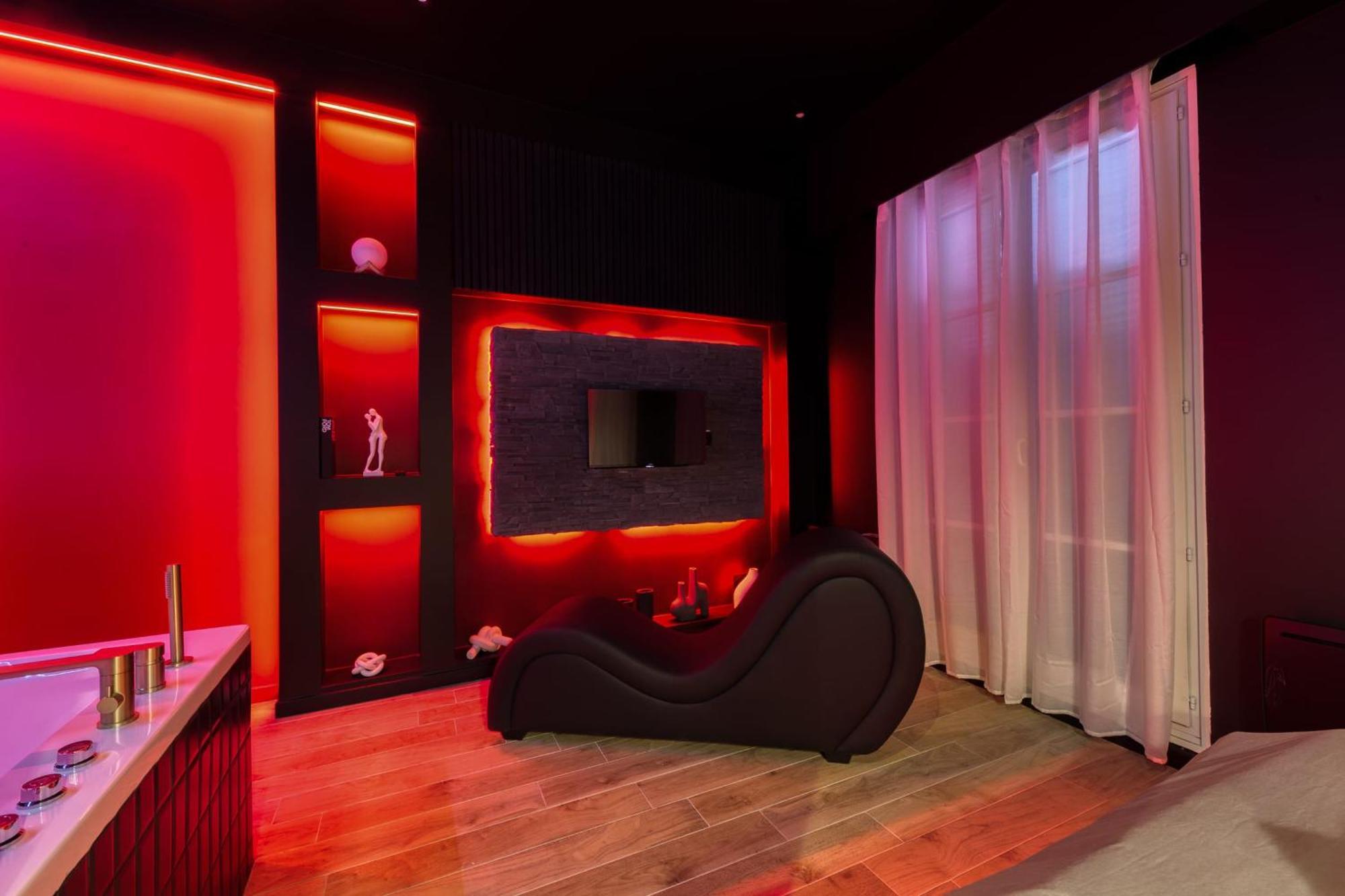 Suite Deluxe - Jacuzzi Melun Exterior foto